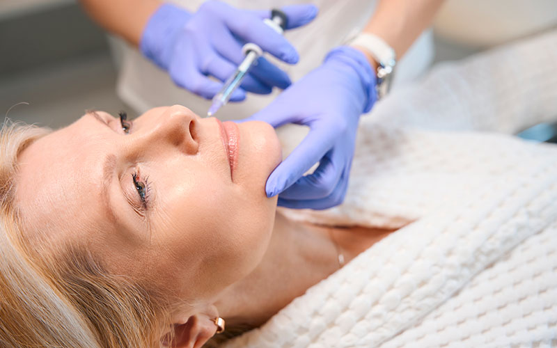 injection d'acide hyaluronique pour dire stop aux plis d'amertume