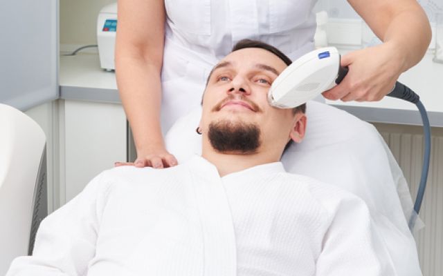 Vous avez des poils sur les pommettes !